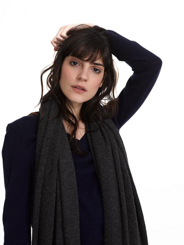 White + Warren - Cashmere Travel Wrap in Charcoal Heather