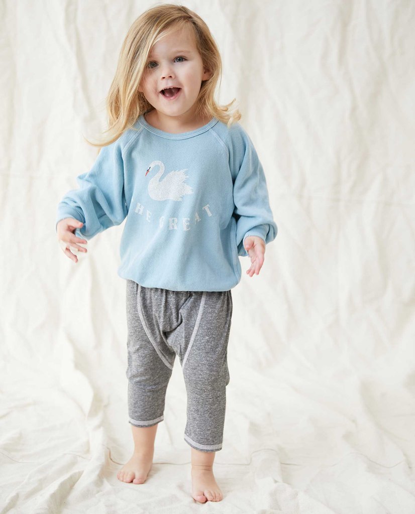 THE GREAT - The Little College Sweatshirt With Swan Graphic in Pale Blue