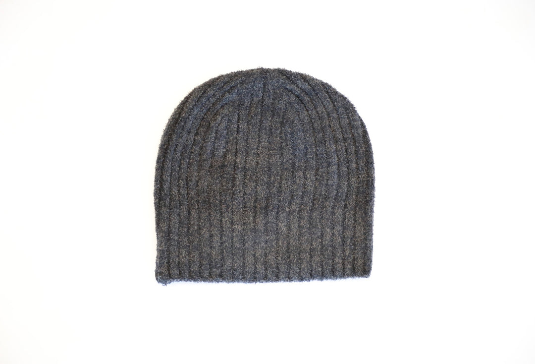 BAREFOOT DREAMS - Cozychic Lite Ribbed Beanie in Carbon/Black