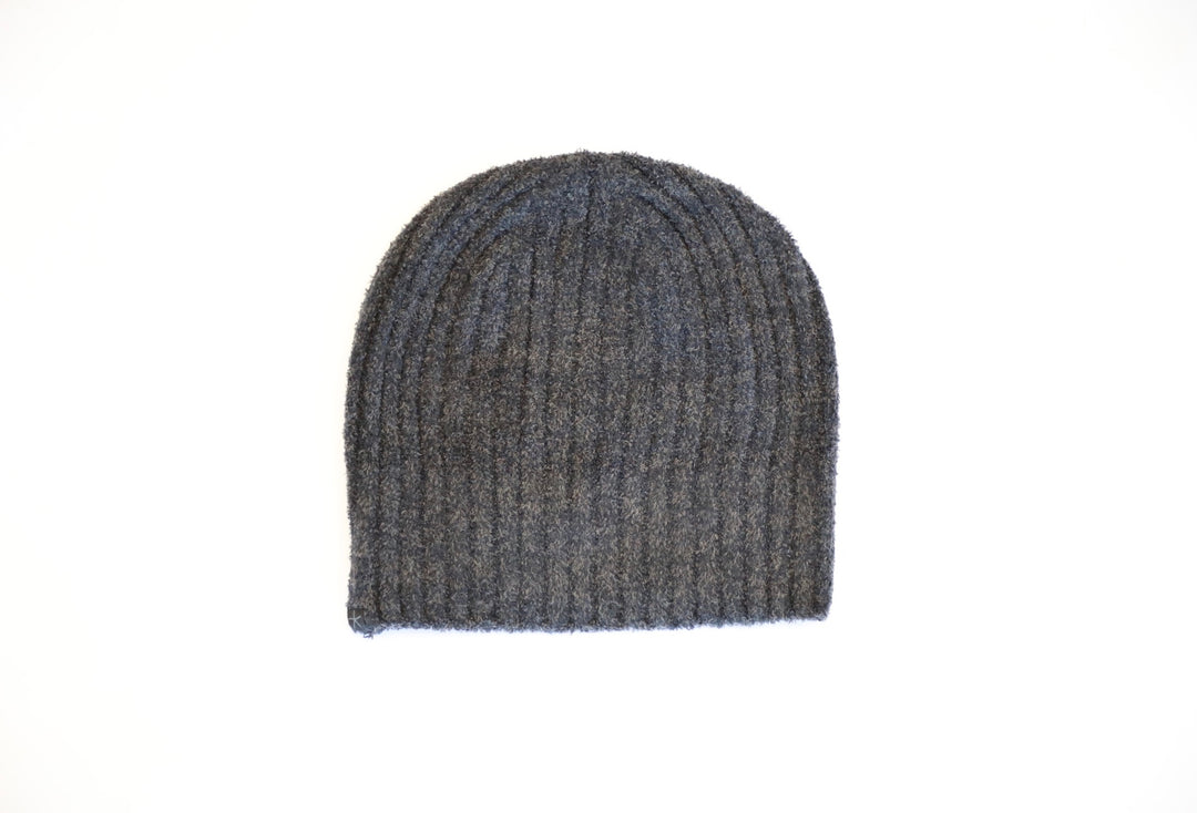 BAREFOOT DREAMS - Cozychic Lite Ribbed Beanie in Carbon  display picture 2