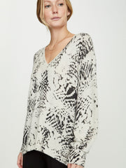 BROCHU WALKER - Camille Printed Vee Pullover Snake Print