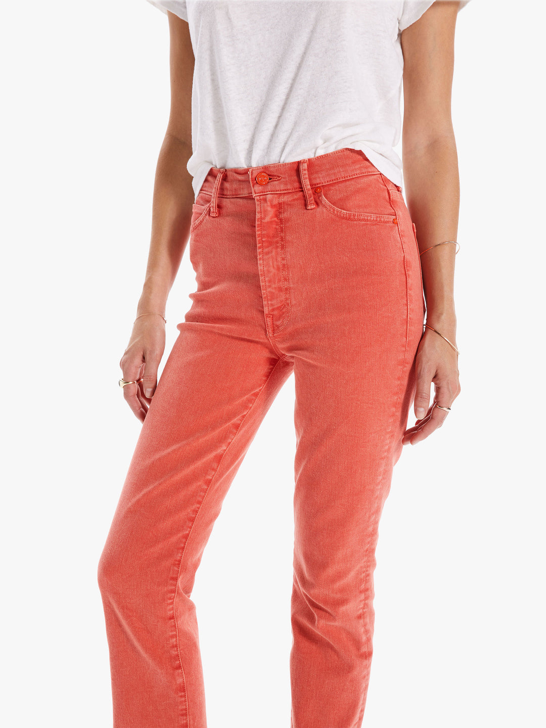 Mother - The Swooner Rascal Ankle Fray in Flame Scarlett Denim