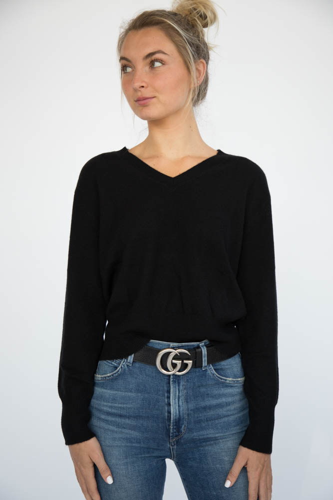 Eleis Collective -The Cropped V Neck - Black