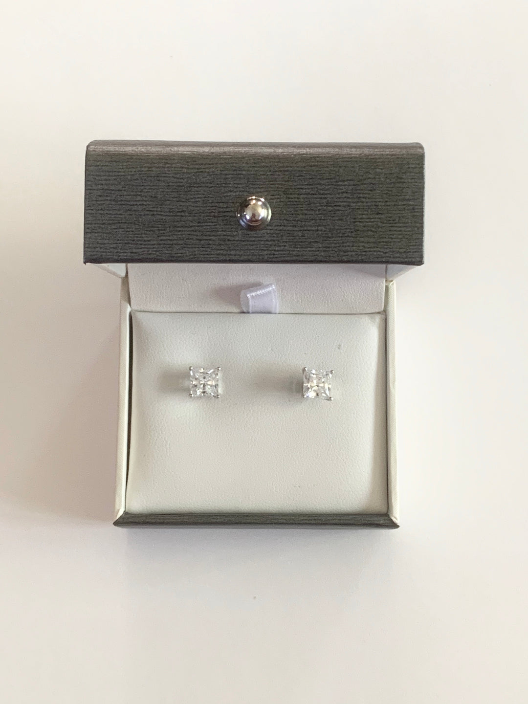 Crislu - Square Stud Earrings