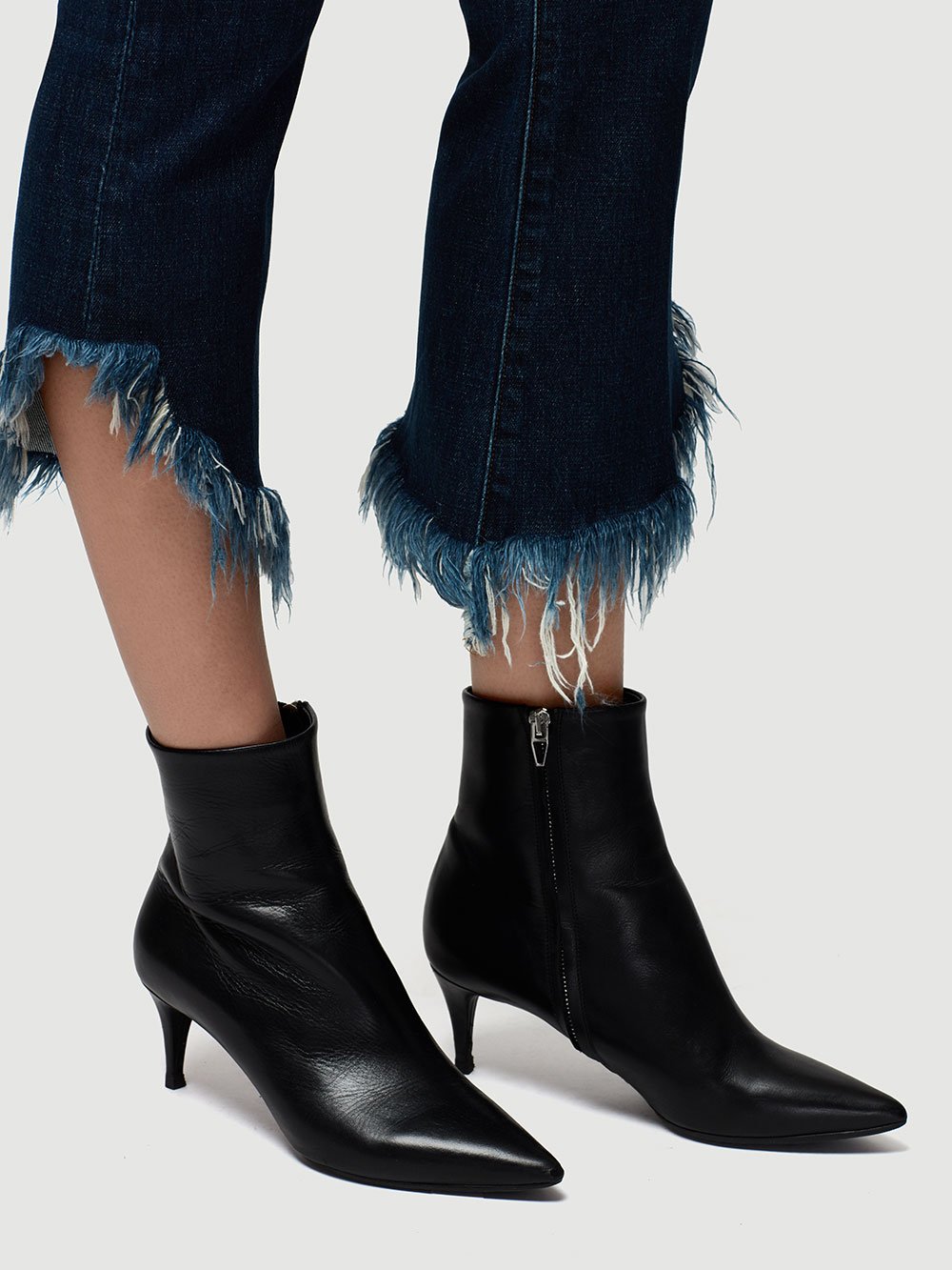 Frame - Le Crop Mini Boot Shredded Raw in Bayberry