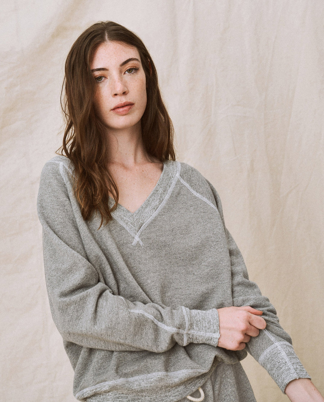 The Great - The V-Neck Sweatshirt in Varsity Grey