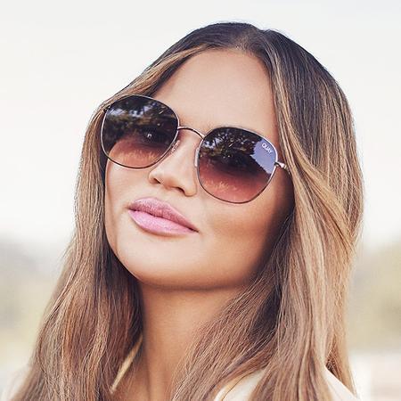 QUAY Jezabell Sunglasses in Gunmetal Navy to Peach Lens Blond
