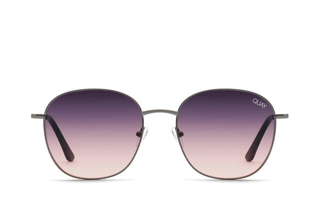 QUAY - Jezabell Sunglasses in Gunmetal/Navy to Peach Lens