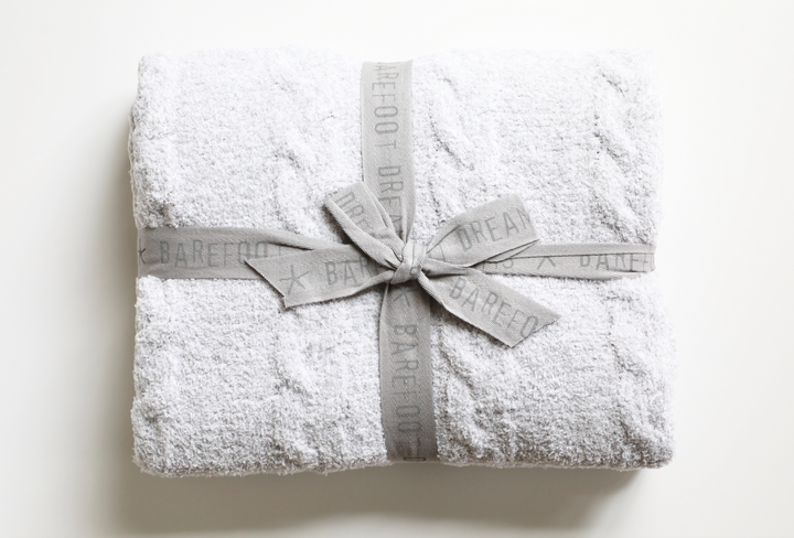 Barefoot Dreams - Cozychic Heathered Cable Blanket in Oyster