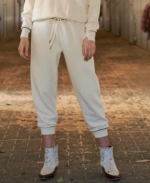 The Great - The Cropped Sweatpant with Multi Piping in Washed White