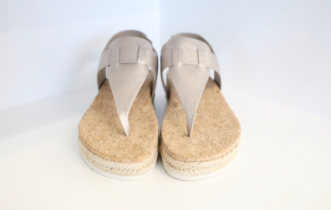 Vince Flint Platform Thong Sandals in Moonstone Blond Genius