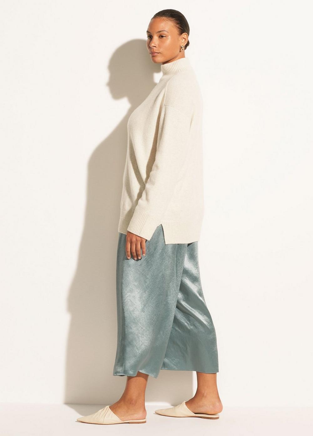 Vince - Side Slit Turtleneck in Heather Sandstone