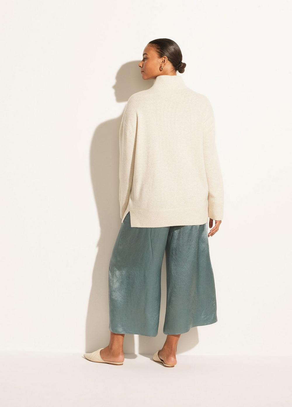 Vince - Side Slit Turtleneck in Heather Sandstone