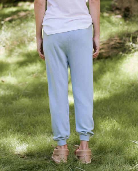 THE GREAT - The Cropped Sweatpant With Swan Graphic in Pale Blue