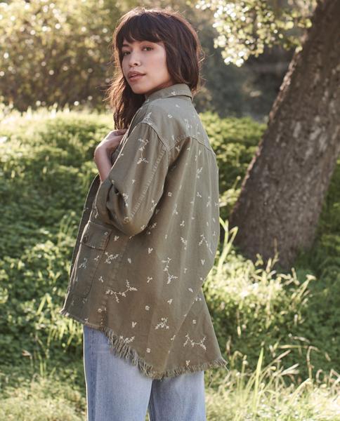 THE GREAT - The Frayed Lieutenant Jacket With Spring Print in Beat Up Army