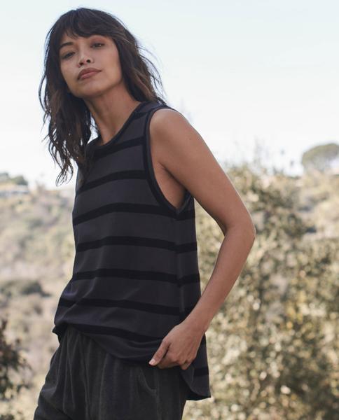 The Great - The Sleeveless Crew Charcoal Stripe