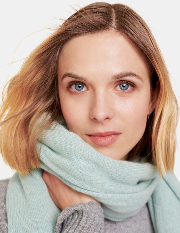 White + Warren - Travel Wrap in Pistachio Heather
