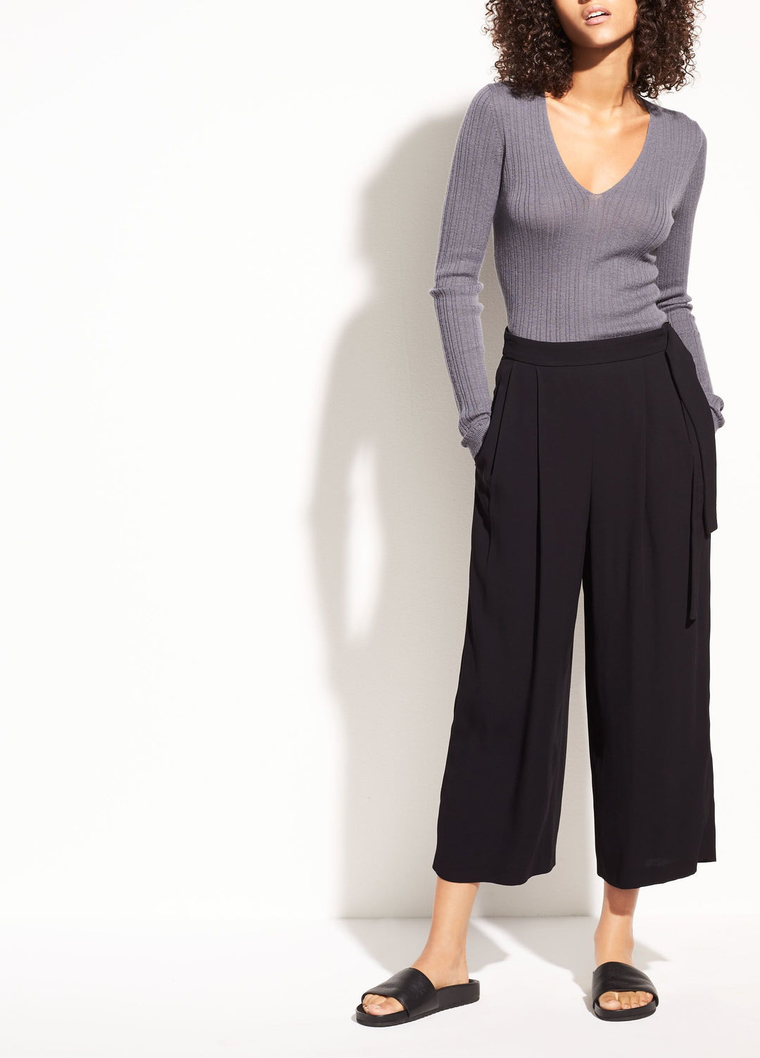 Vince - Mix Ribbed Cashmere V-neck in Shadow