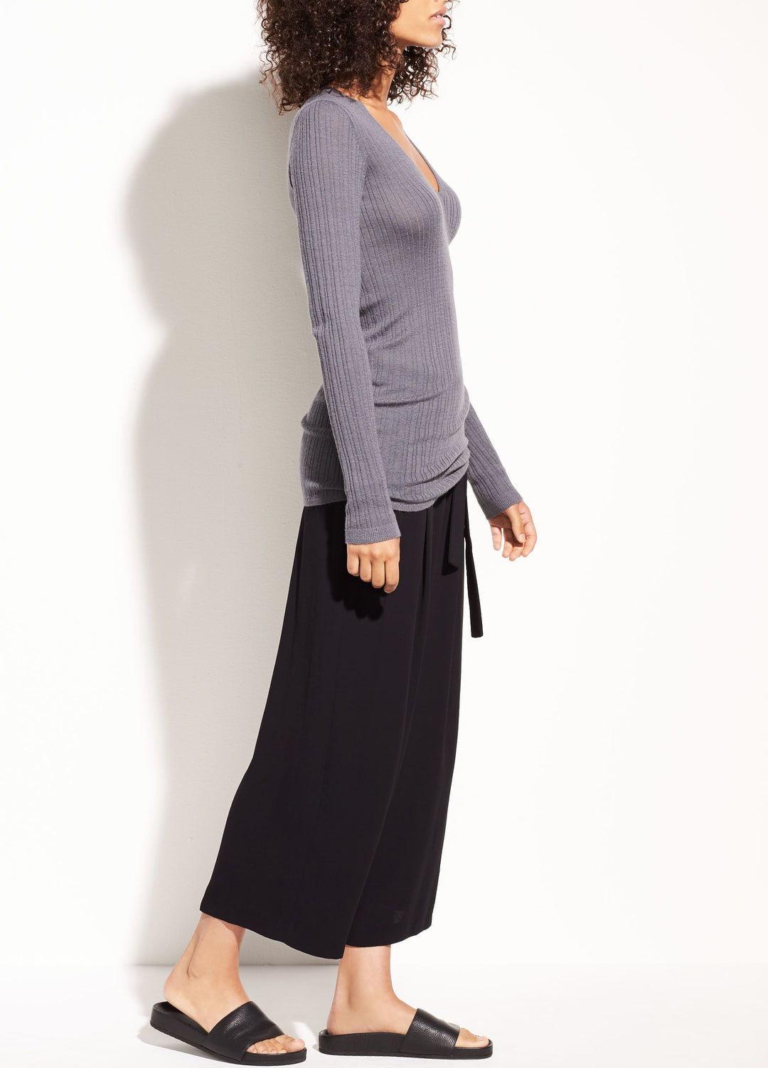 Vince - Mix Ribbed Cashmere V-neck in Shadow