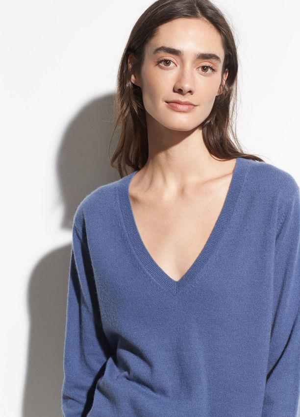 VINCE - Weekend V-Neck Cashmere Sweater in Arroyo