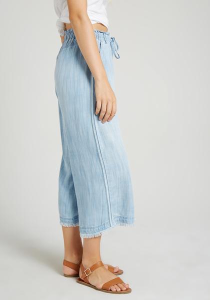BELLA DAHL - Side Stripe Trim Crop Wide Leg Pant in Del Sol Wash