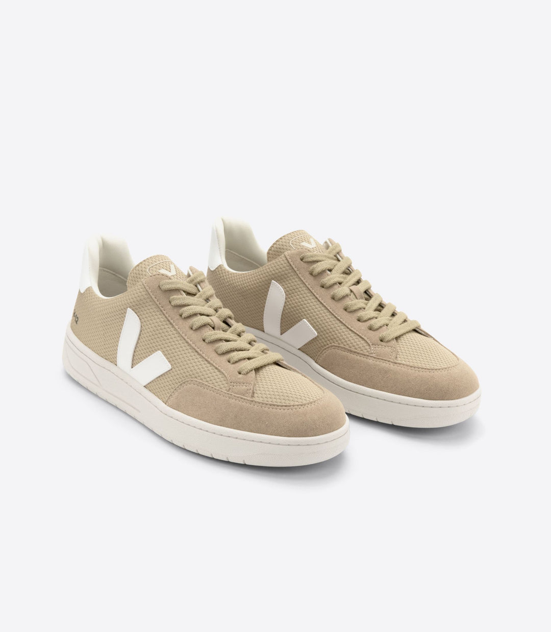 Veja - V-12 Alveomesh in Dune White