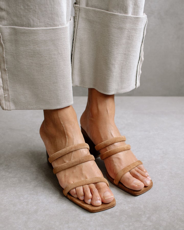 Alohas - Indiana in Brown Shoes