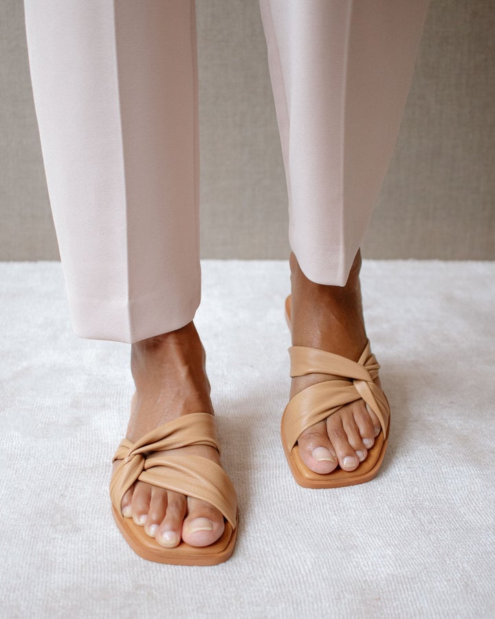 Alohas - Nomad in Camel Shoes