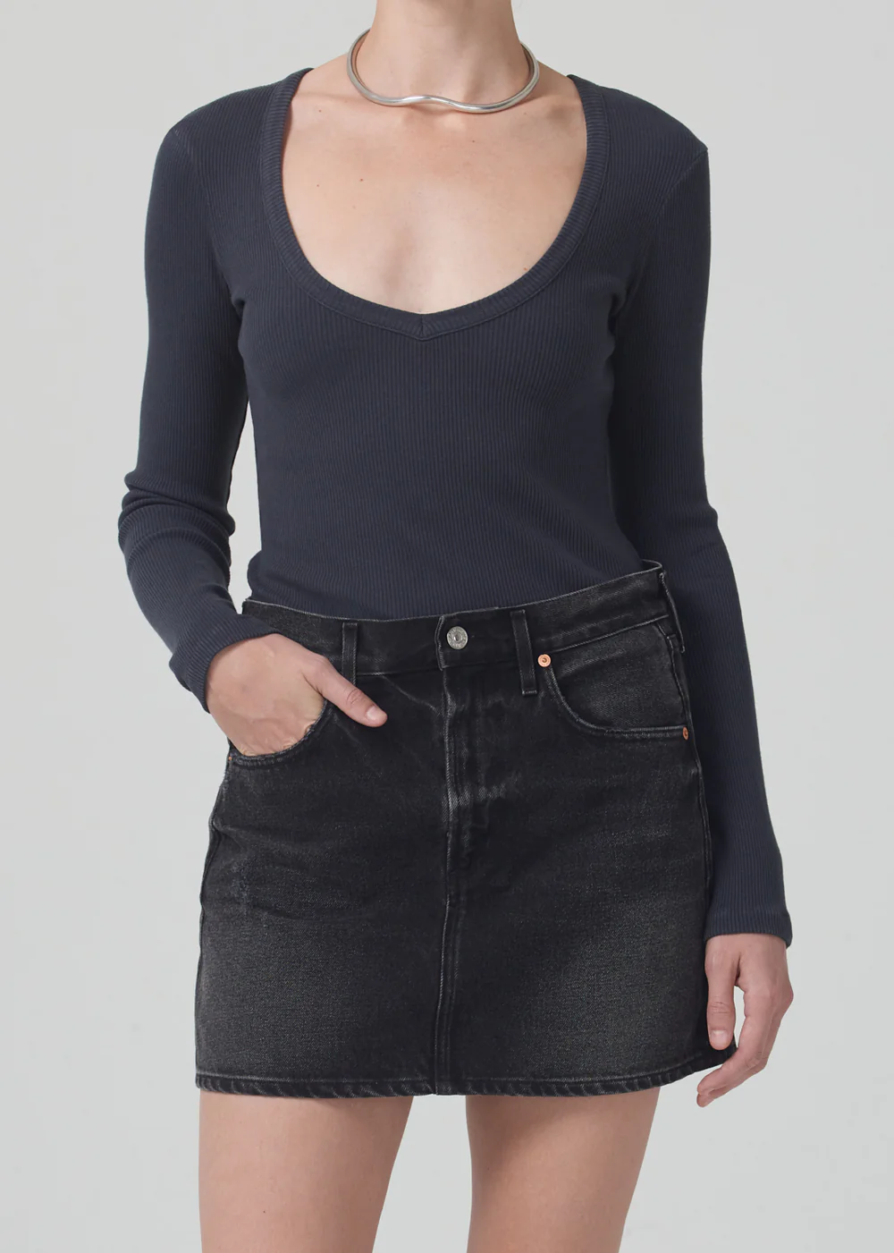 Citizens of Humanity - Anouk Long Sleeve V-Neck in Charcoal Tops