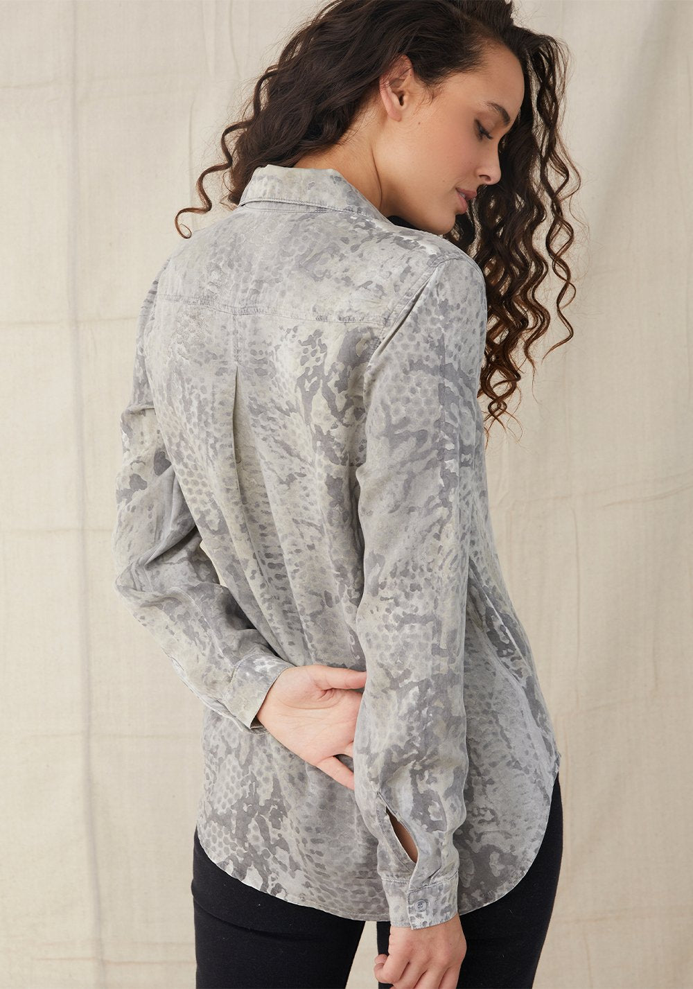 Bella Dahl - Button Down Shirt in Hand Painted Snake Print – Blond Genius