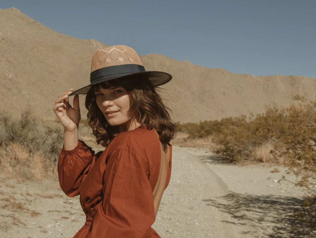 Freya - Camelia Hat in Sand/Navy