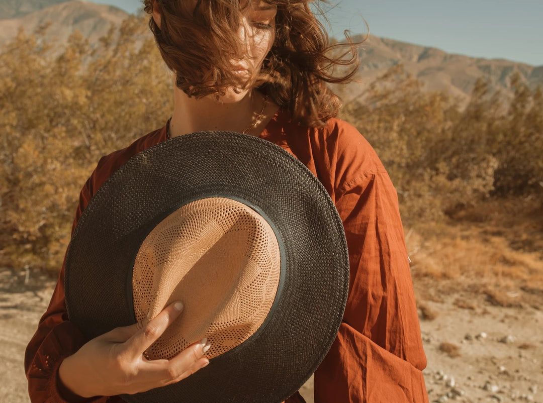 Freya - Camelia Hat in Sand/Navy