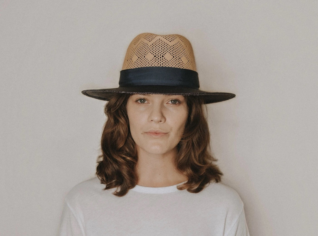 Freya - Camelia Hat in Sand/Navy