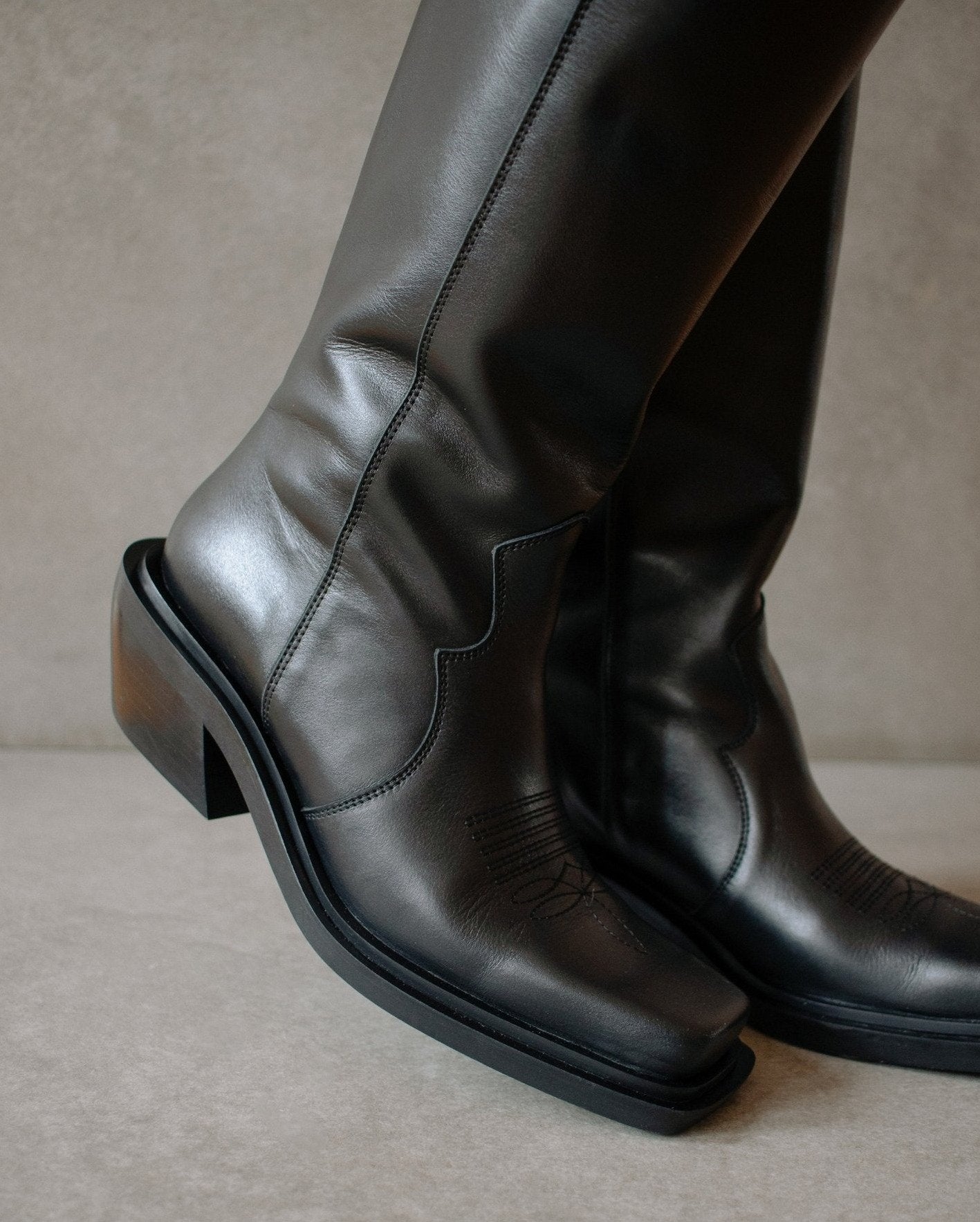 Alohas - Cattle High Boot in Black Leather – Blond Genius