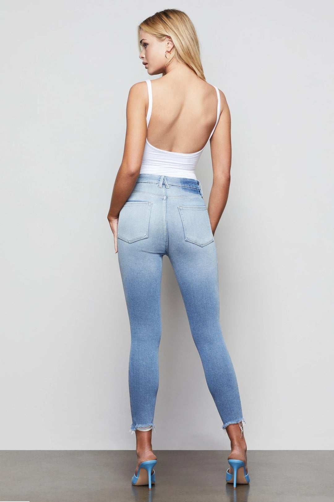 Good American Denim - Good Curves Skinny Crop Jeans with Chew in Blue440