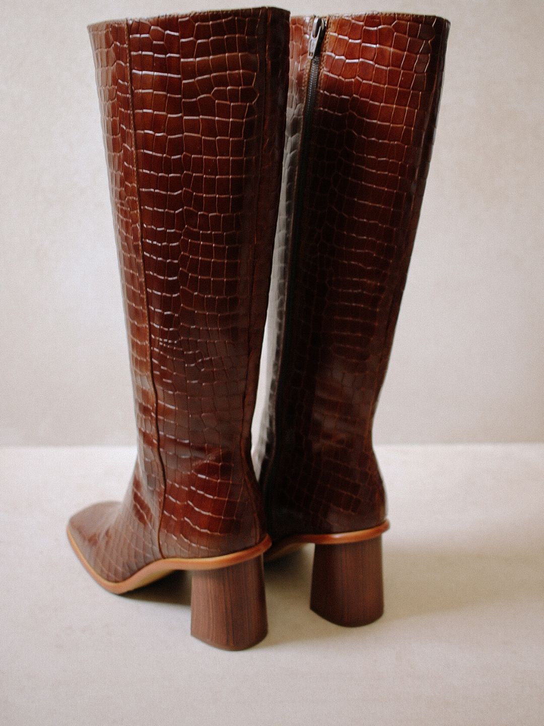 Alohas - East Croco in Brown
