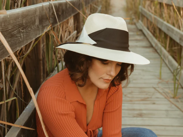 Freya - Gardenia Hat in Tuxedo