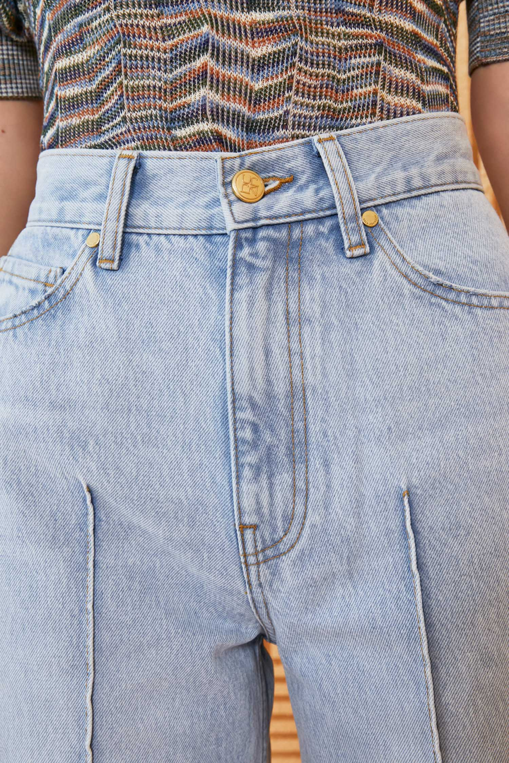 Ulla Johnson - The Genevieve Jean in Glacier Wash Denim