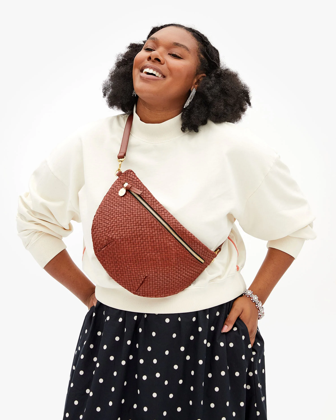 clare v grande fanny tobacco V. in Cuoio Perf free design with an adjustable strap Clare V - Grande Fanny