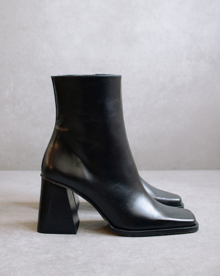 Alohas - South Black Leather Ankle Boot
