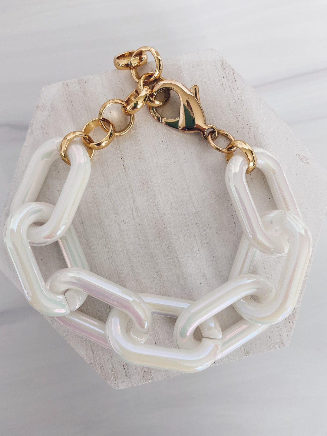 Mac and Ry - Chunky California Chain Bracelet in White Iridescent