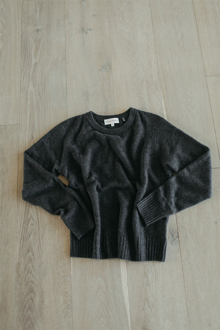 Tenlea Hunter - Cashmere Crewneck Sweatshirt in Charcoal Heather