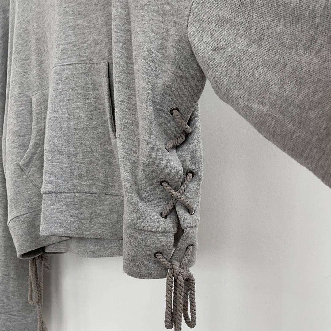 Cupcakes and Cashmere - Sweatshirt in Light Heather Grey