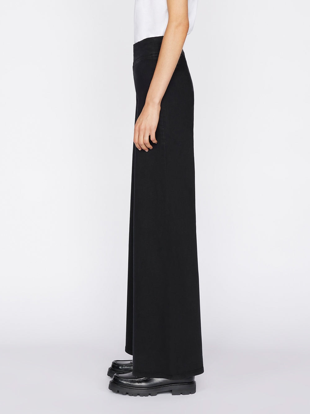 Frame - Jet Set Wide Leg in Sheer Noir