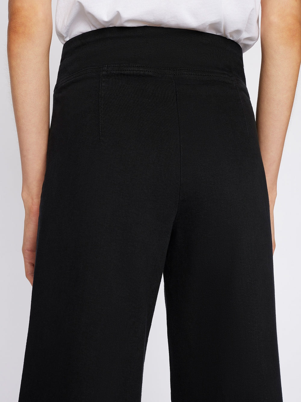 Frame - Jet Set Wide Leg in Sheer Noir