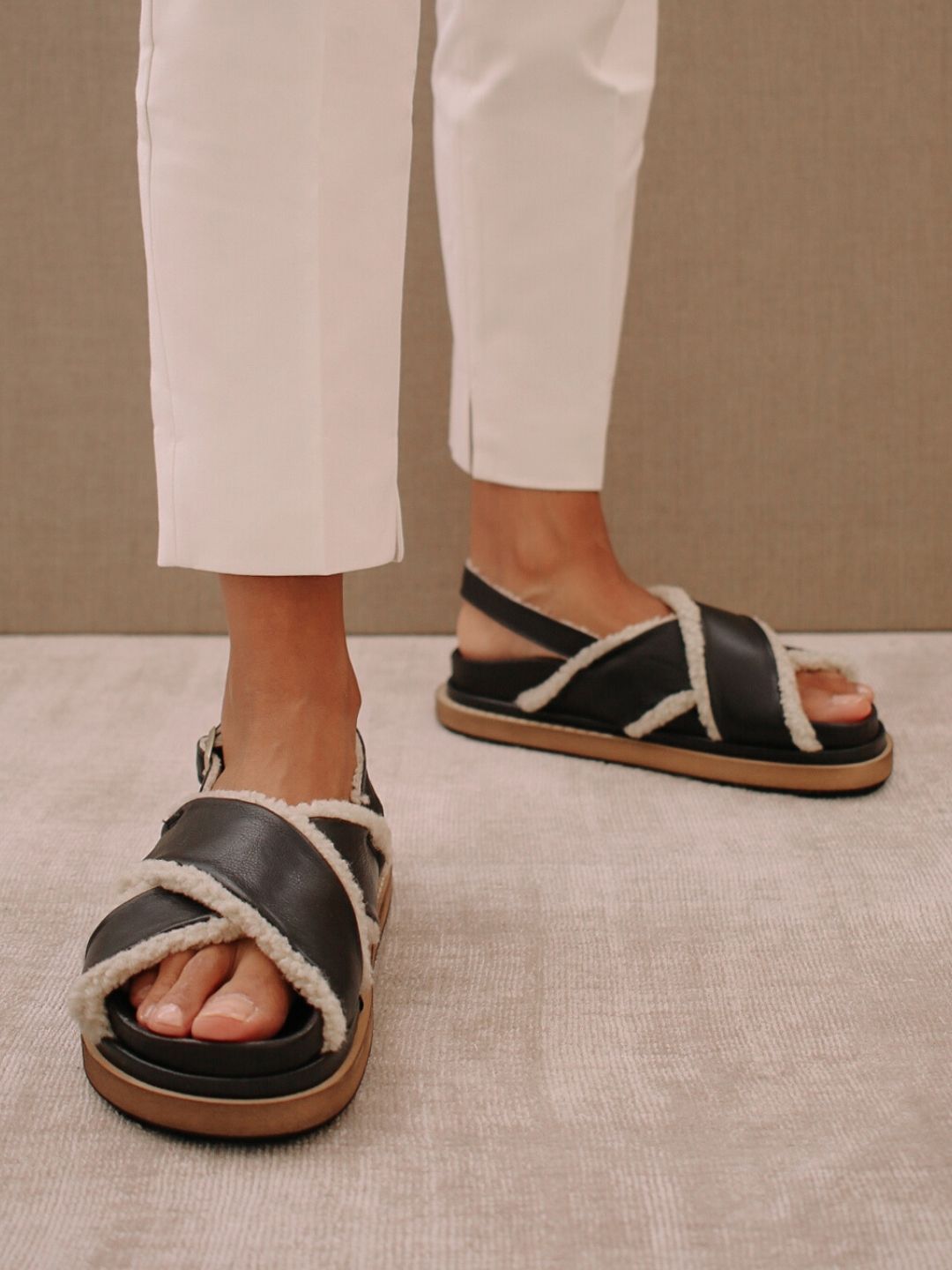 Alohas - Marshmallow in Black Leather