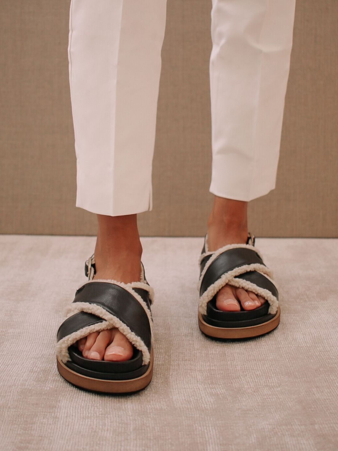 Alohas - Marshmallow in Black Leather