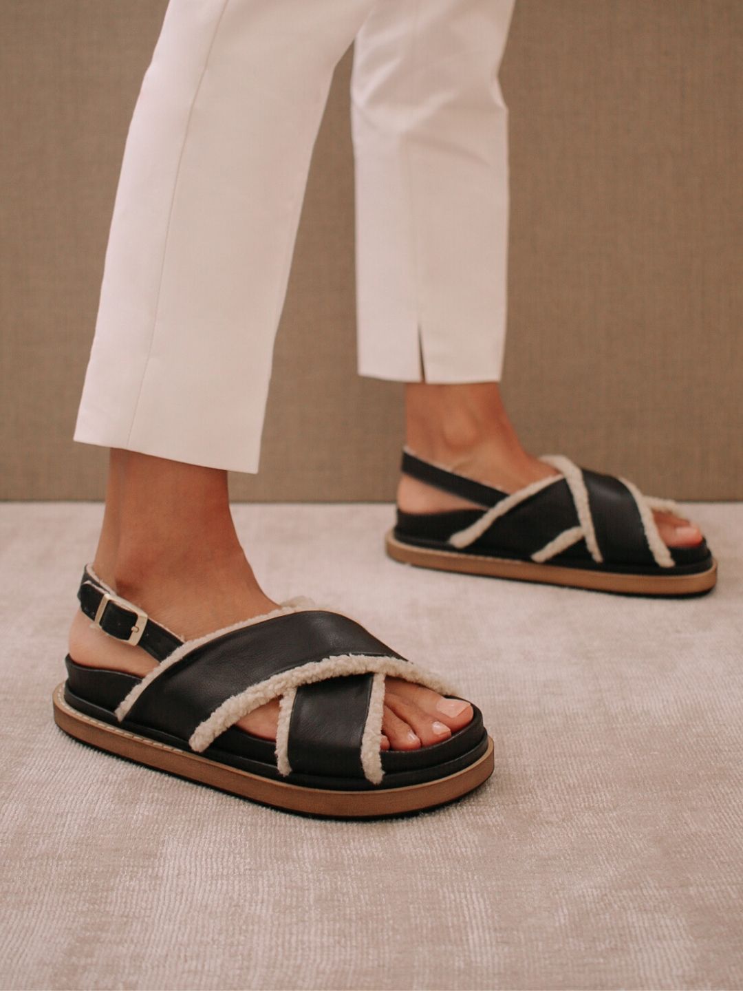 Alohas - Marshmallow in Black Leather