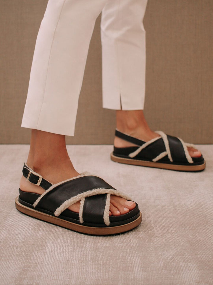 Alohas - Marshmallow in Black Leather
