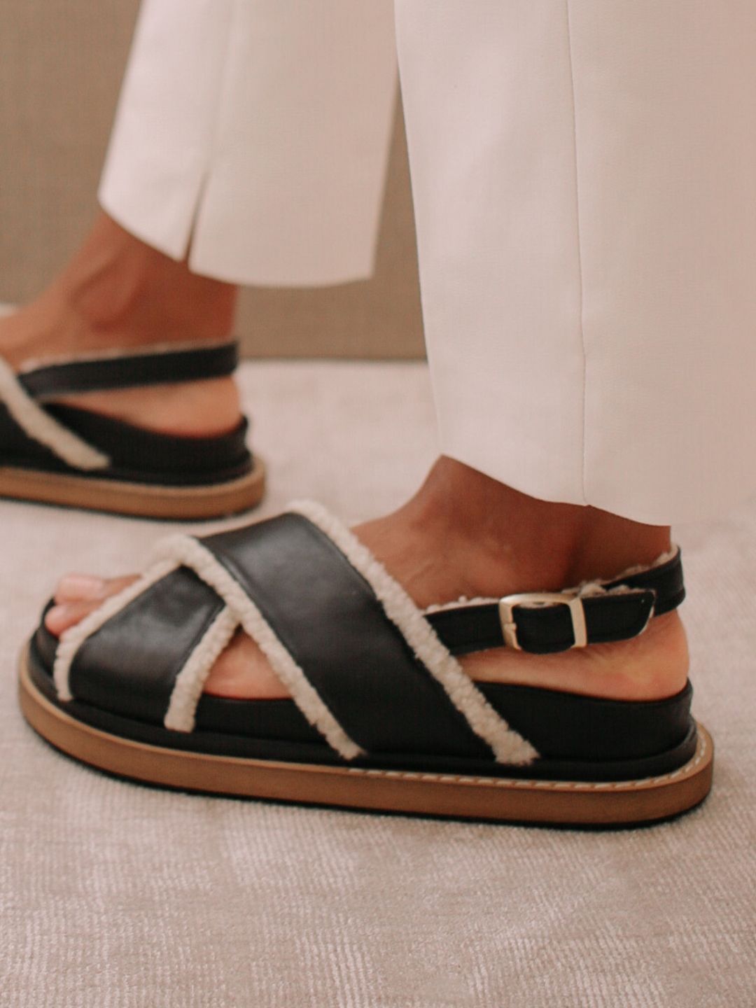 Alohas - Marshmallow in Black Leather